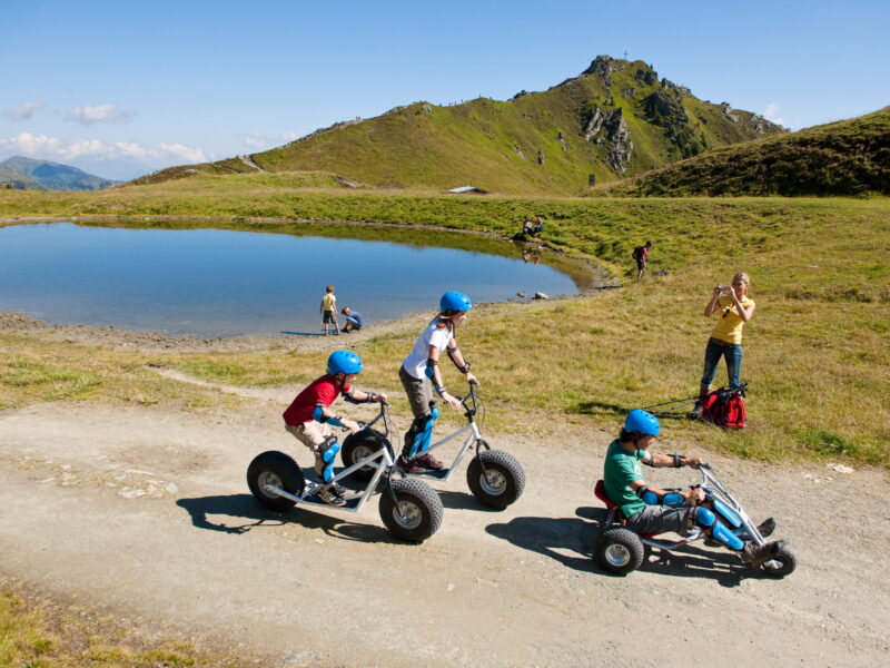 Bergsee mit Scooter